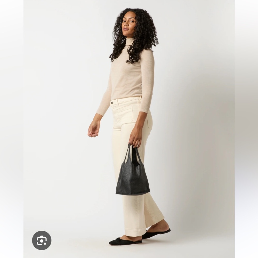 ANN MASHBURN BUCKET LEATHER BAG.